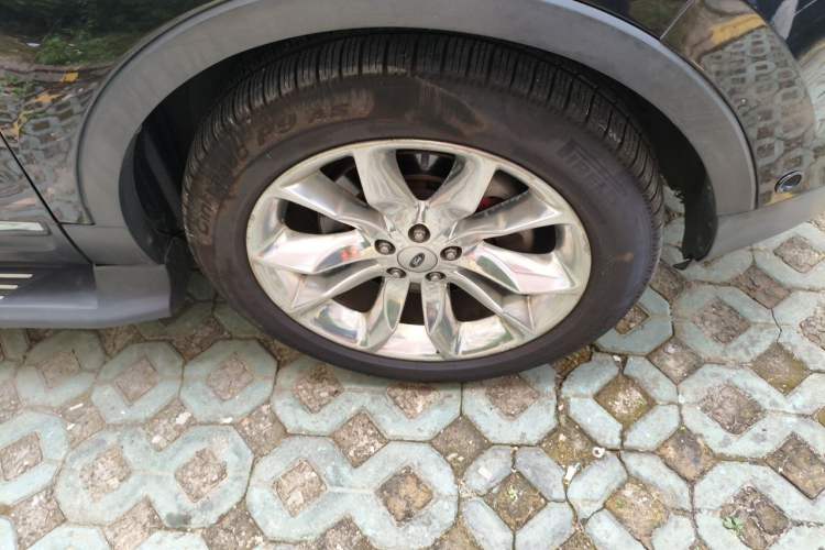 Used Ford Explorer 2013 3.5L Deluxe Model Right Front Wheel Hub