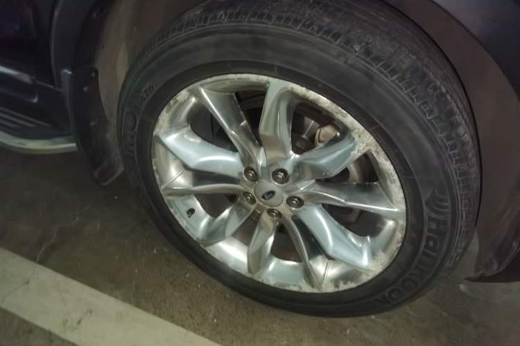 Used Ford Explorer 2013 3.5L Prestige Model Right Front Wheel Hub