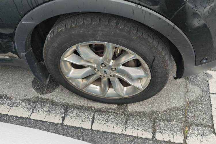 Used Ford Explorer 2013 3.5L Deluxe Model Right Front Wheel Hub