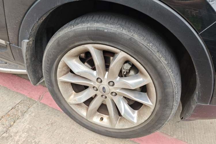 Used Ford Explorer 2013 3.5L Deluxe Model Right Front Wheel Hub