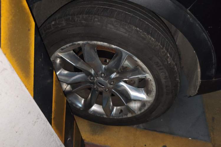 Used Ford Explorer 2013 3.5L Deluxe Model Right Front Wheel Hub