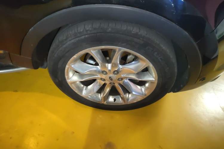 Used Ford Explorer 2013 3.5L Deluxe Model Right Front Wheel Hub