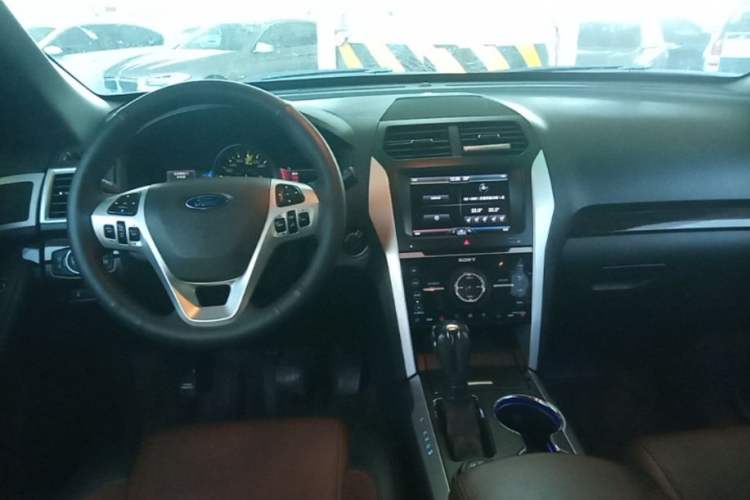 Used Ford Explorer 2013 3.5L Deluxe Model Steering Wheel