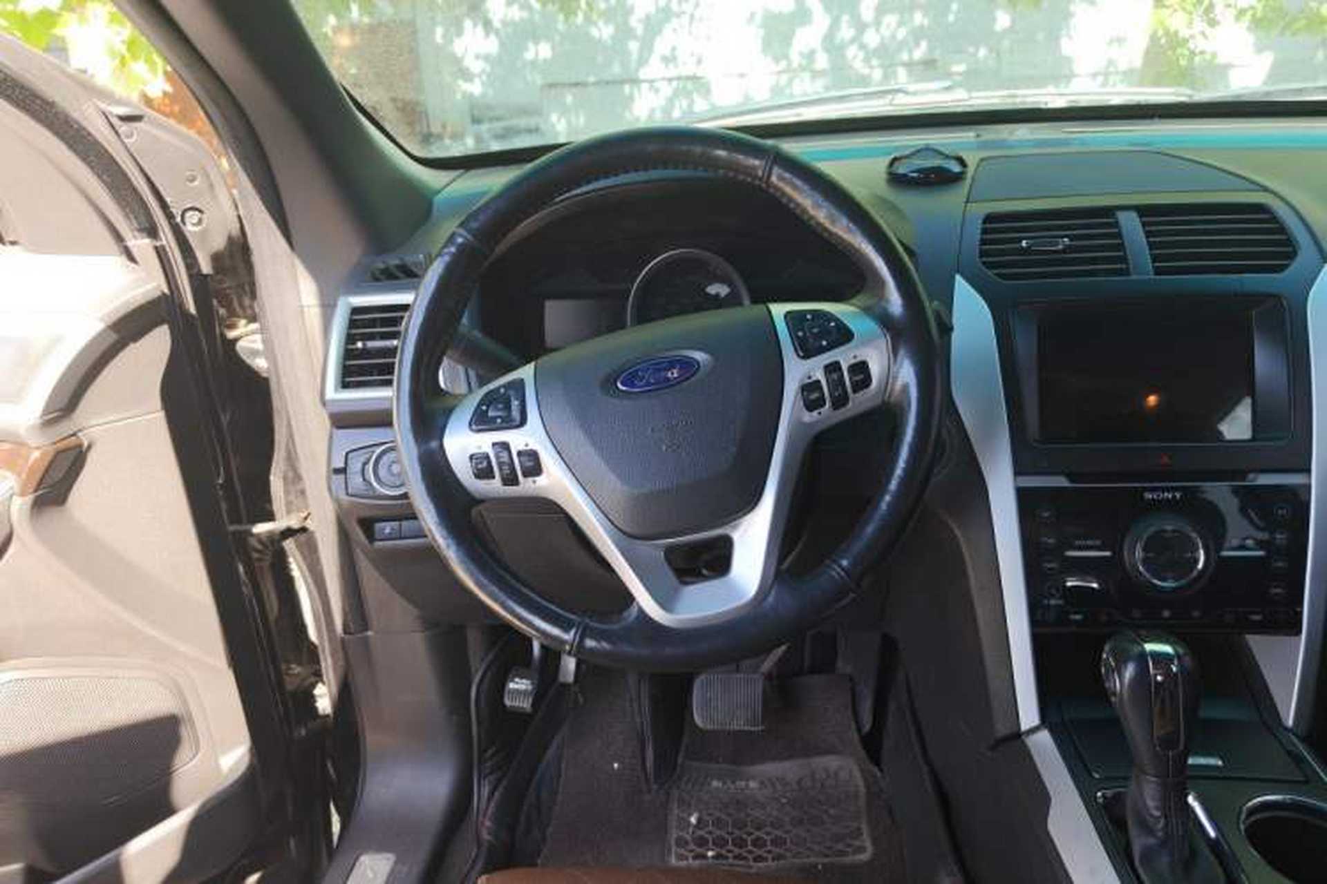 Used Ford Explorer 2013 3.5L Deluxe Model Steering Wheel