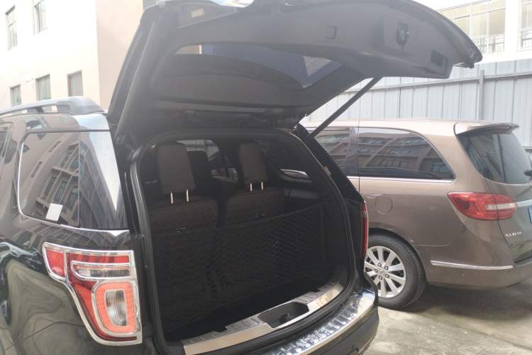 Used Ford Explorer 2013 3.5L Deluxe Model Trunk