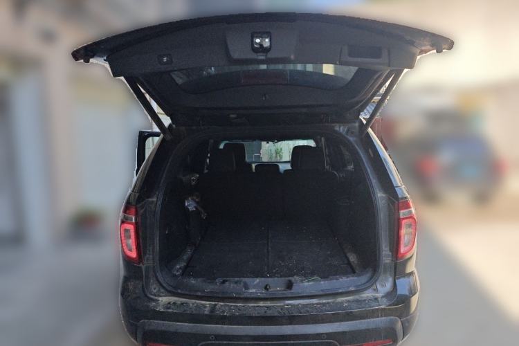 Used Ford Explorer 2013 3.5L Deluxe Model Trunk