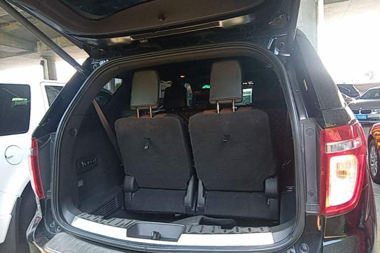 Used Ford Explorer 2013 3.5L Deluxe Model Trunk