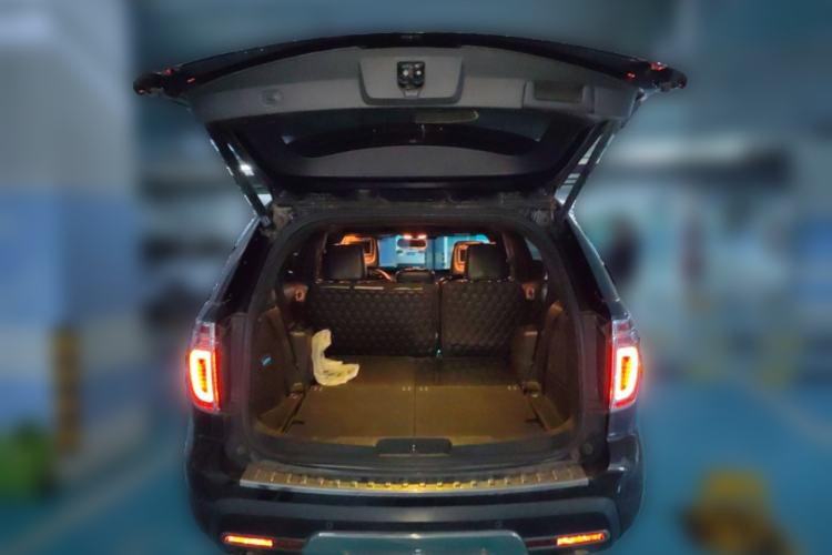 Used Ford Explorer 2013 3.5L Deluxe Model Trunk