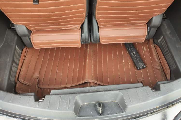 Used Ford Explorer 2013 3.5L Deluxe Model Trunk
