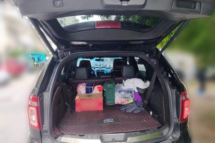 Used Ford Explorer 2013 3.5L Deluxe Model Trunk