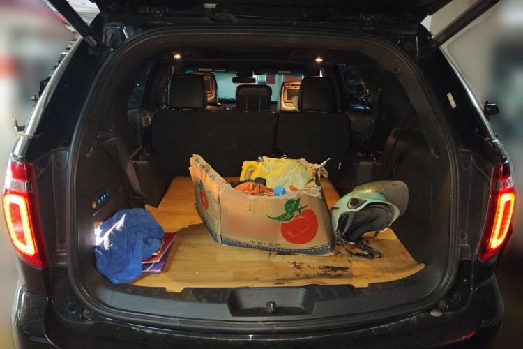 Used Ford Explorer 2013 3.5L Deluxe Model Trunk