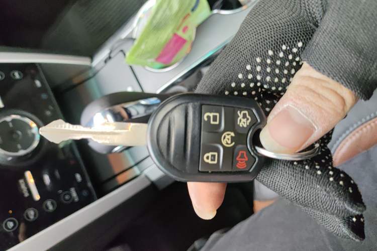 Used Ford Explorer 2013 3.5L Deluxe Model Vehicle Key