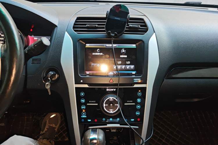 Used Ford Explorer 2013 3.5L Deluxe Model Audio And AC Panel