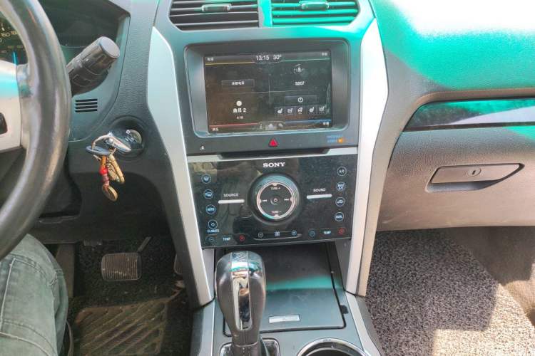 Used Ford Explorer 2013 3.5L Deluxe Model Audio And AC Panel