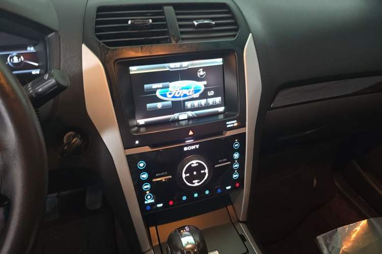 Used Ford Explorer 2013 3.5L Deluxe Model Audio And AC Panel