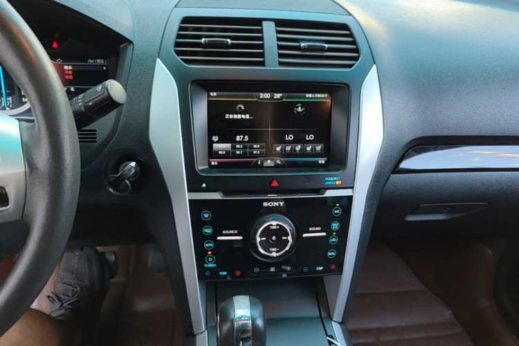 Used Ford Explorer 2013 3.5L Deluxe Model Audio And AC Panel
