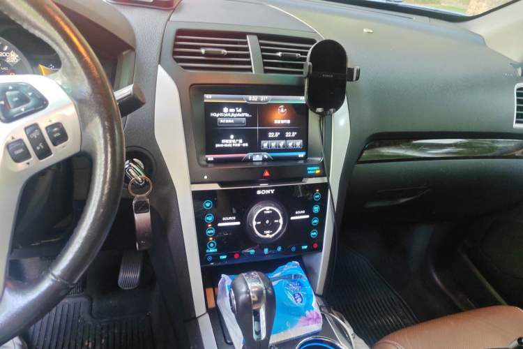 Used Ford Explorer 2013 3.5L Deluxe Model Audio And AC Panel