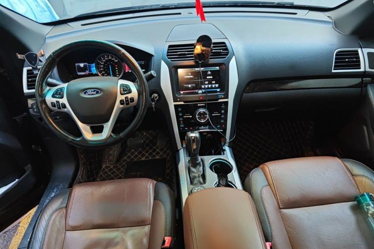 Used Ford Explorer 2013 3.5L Deluxe Model Center Console