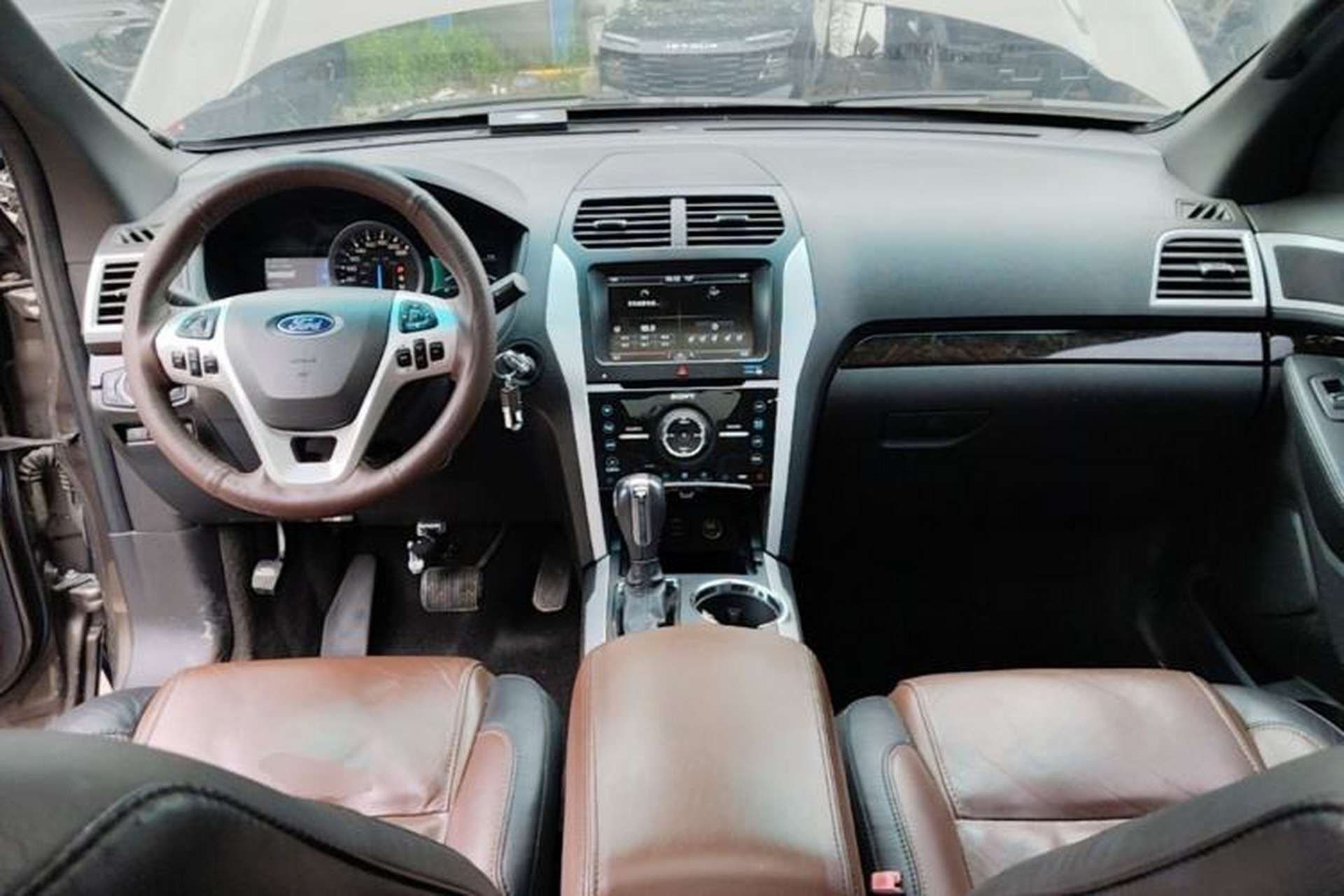 Used Ford Explorer 2013 3.5L Deluxe Model Center Console