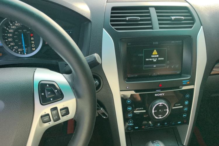 Used Ford Explorer 2013 3.5L Deluxe Model Center Console
