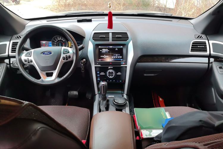 Used Ford Explorer  Center Console