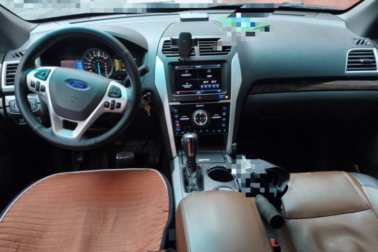 Used Ford Explorer 2013 3.5L Deluxe Model Center Console
