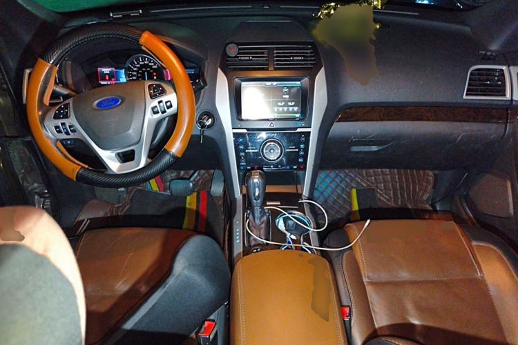 Used Ford Explorer 2013 3.5L Deluxe Model Center Console