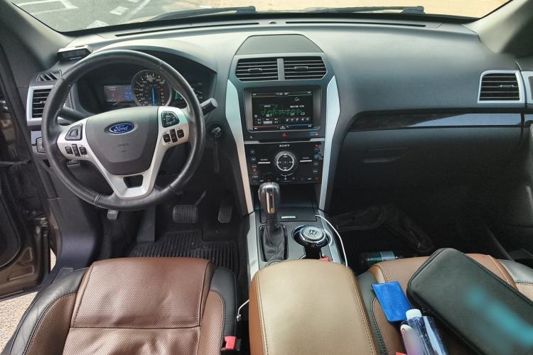Used Ford Explorer 2013 3.5L Deluxe Model Center Console