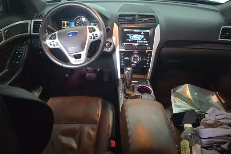 Used Ford Explorer 2013 3.5L Deluxe Model Center Console