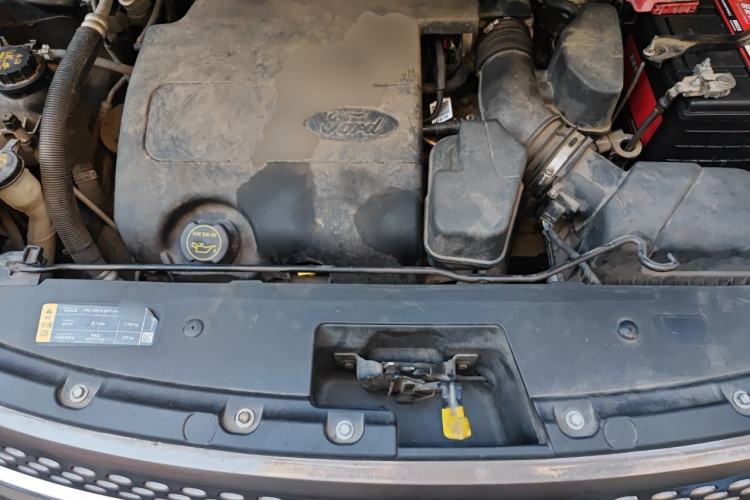 Used Ford Explorer 2013 3.5L Deluxe Model Engine Bay