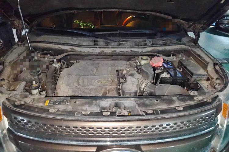 Used Ford Explorer 2013 3.5L Deluxe Model Engine Bay