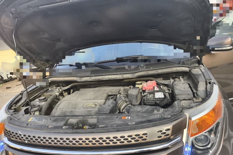 Used Ford Explorer 2013 3.5L Deluxe Model Engine Bay