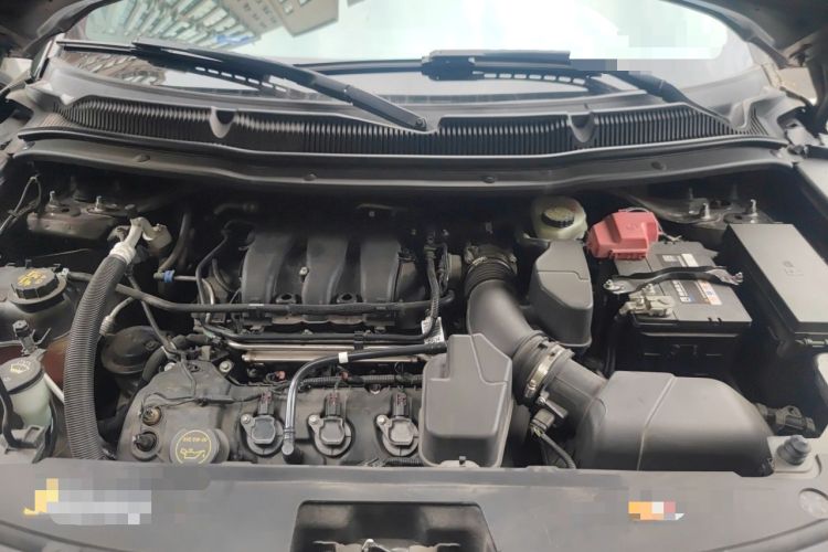 Used Ford Explorer 2013 3.5L Deluxe Model Engine Bay