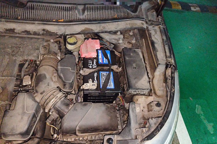 Used Ford Explorer 2013 3.5L Deluxe Model Engine Bay Left