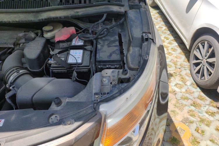 Used Ford Explorer 2013 3.5L Deluxe Model Engine Bay Left