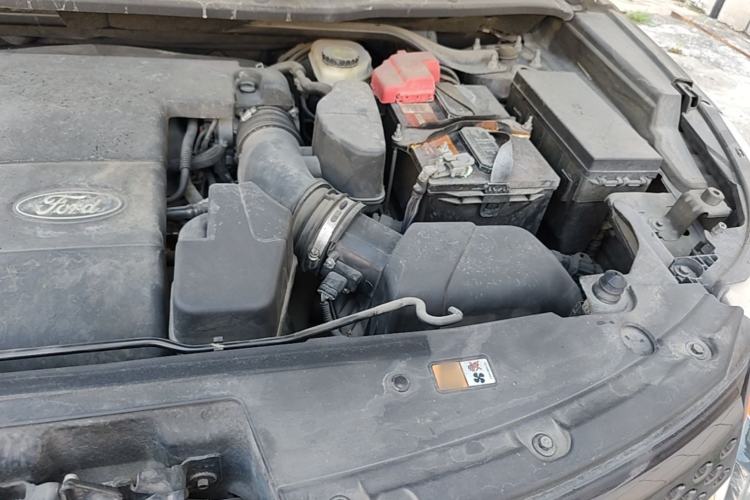 Used Ford Explorer 2013 3.5L Deluxe Model Engine Bay Left