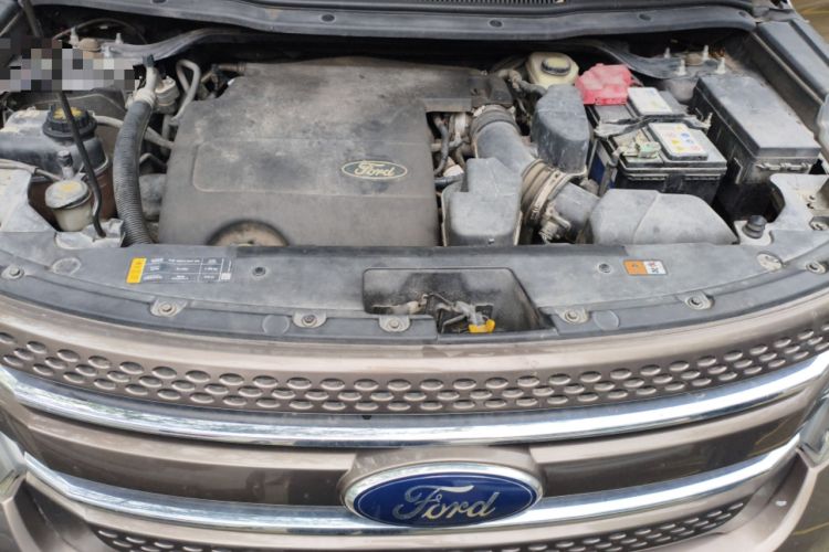 Used Ford Explorer 2013 3.5L Deluxe Model Engine Bay