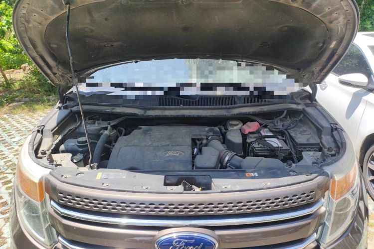 Used Ford Explorer 2013 3.5L Deluxe Model Engine Bay