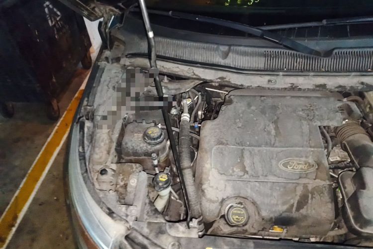 Used Ford Explorer 2013 3.5L Deluxe Model Engine Bay Right