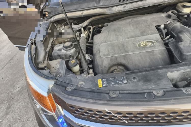 Used Ford Explorer 2013 3.5L Deluxe Model Engine Bay Right