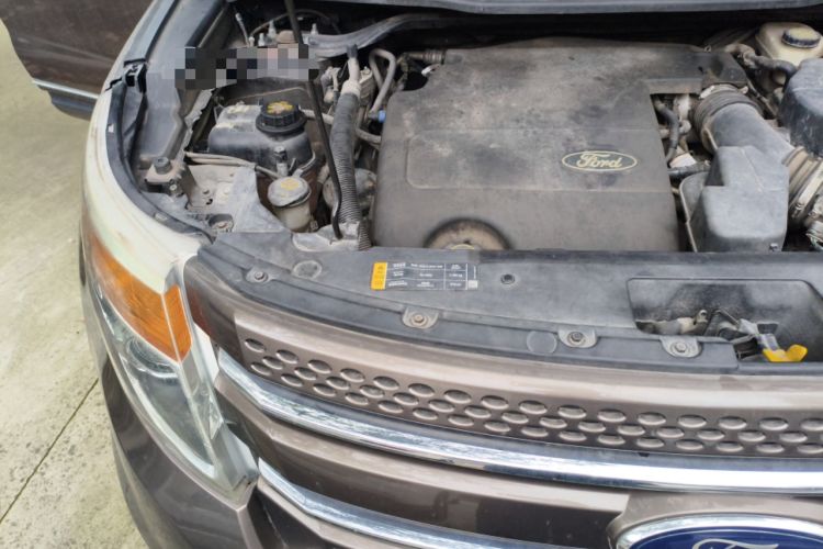 Used Ford Explorer 2013 3.5L Deluxe Model Engine Bay Right