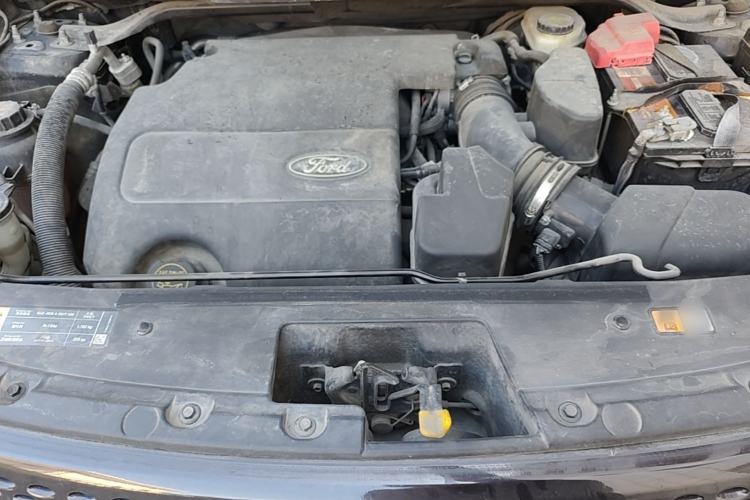 Used Ford Explorer 2013 3.5L Deluxe Model Engine Bay