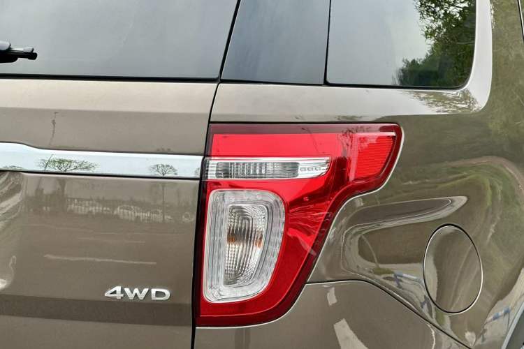 Used Ford Explorer 2013 3.5L Deluxe Model Exterior 6
