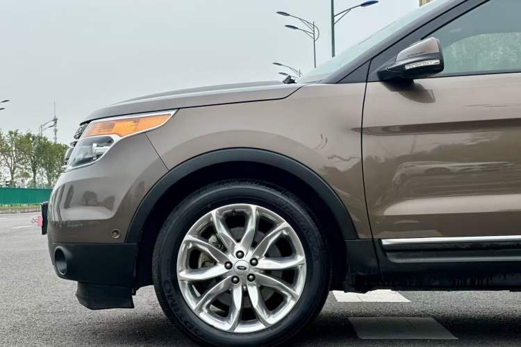 Used Ford Explorer 2013 3.5L Deluxe Model Exterior 7