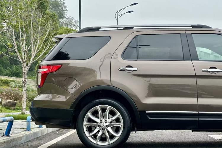 Used Ford Explorer 2013 3.5L Deluxe Model Exterior 8