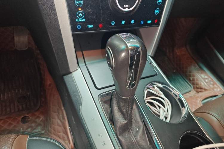 Used Ford Explorer 2013 3.5L Deluxe Model Gear Lever