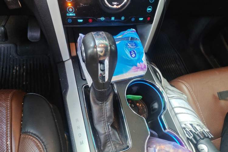 Used Ford Explorer 2013 3.5L Deluxe Model Gear Lever