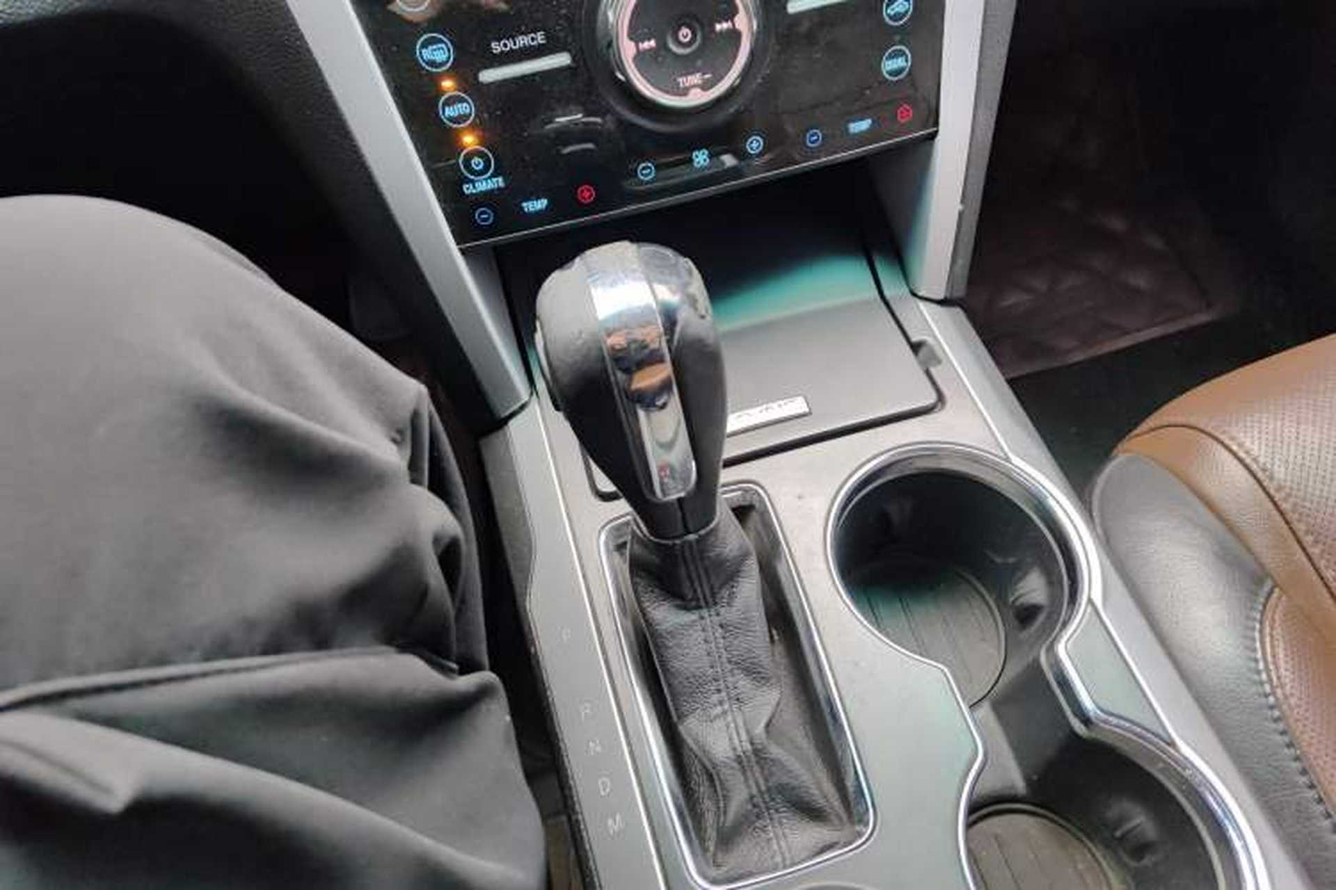 Used Ford Explorer 2013 3.5L Deluxe Model Gear Lever