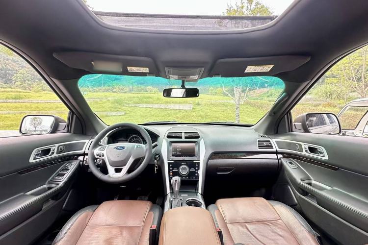 Used Ford Explorer 2013 3.5L Deluxe Model Interior 1