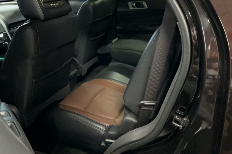 Used Ford Explorer 2013 3.5L Deluxe Model Interior 1